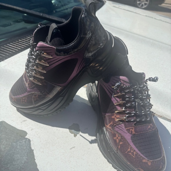 Louis Vuitton Sneakers // LV Runaway Pulse Trainers - Picture 2 of 7